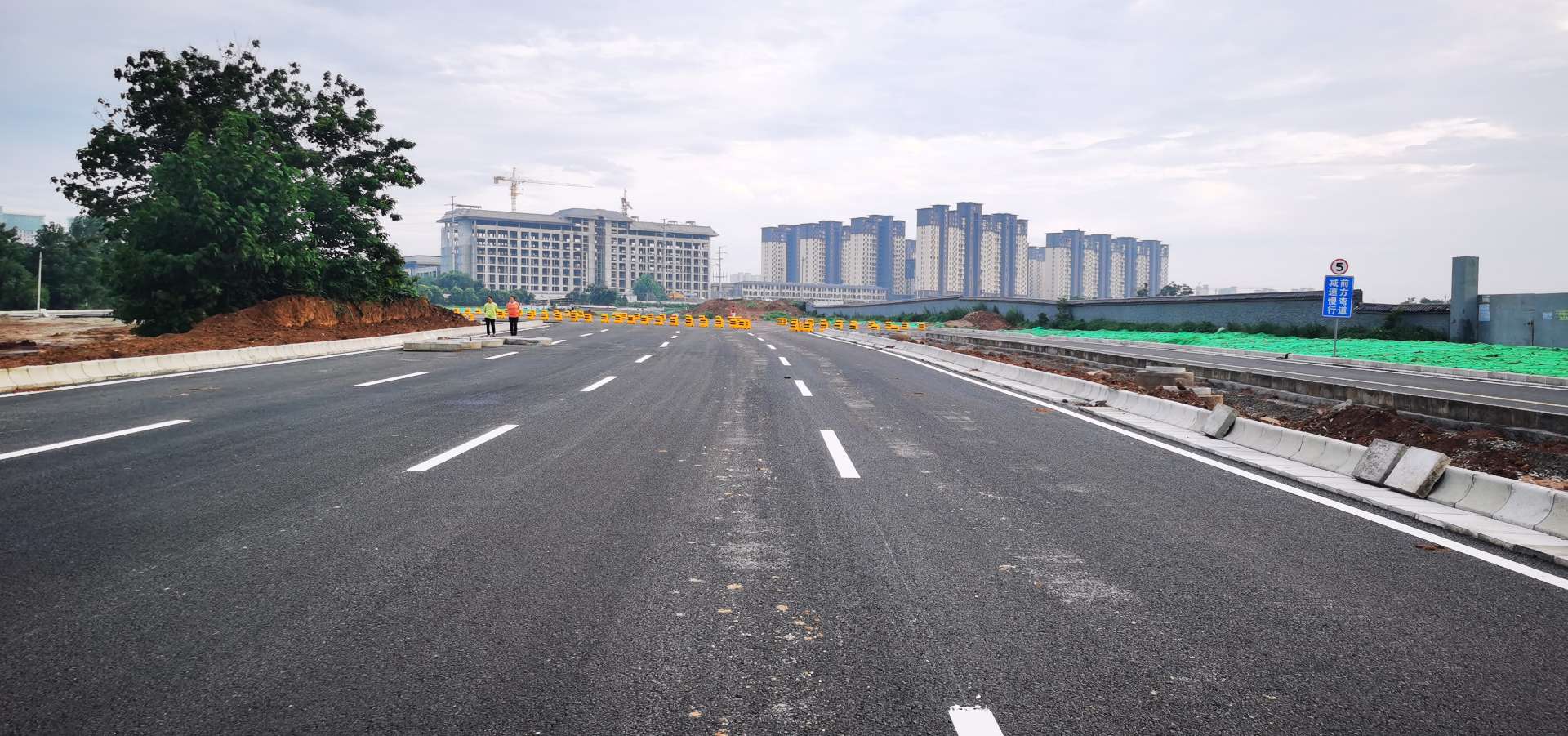 临潼新区黄金大道下穿西康线顶进涵工程顺利贯通 - 城市发展|荣耀西安